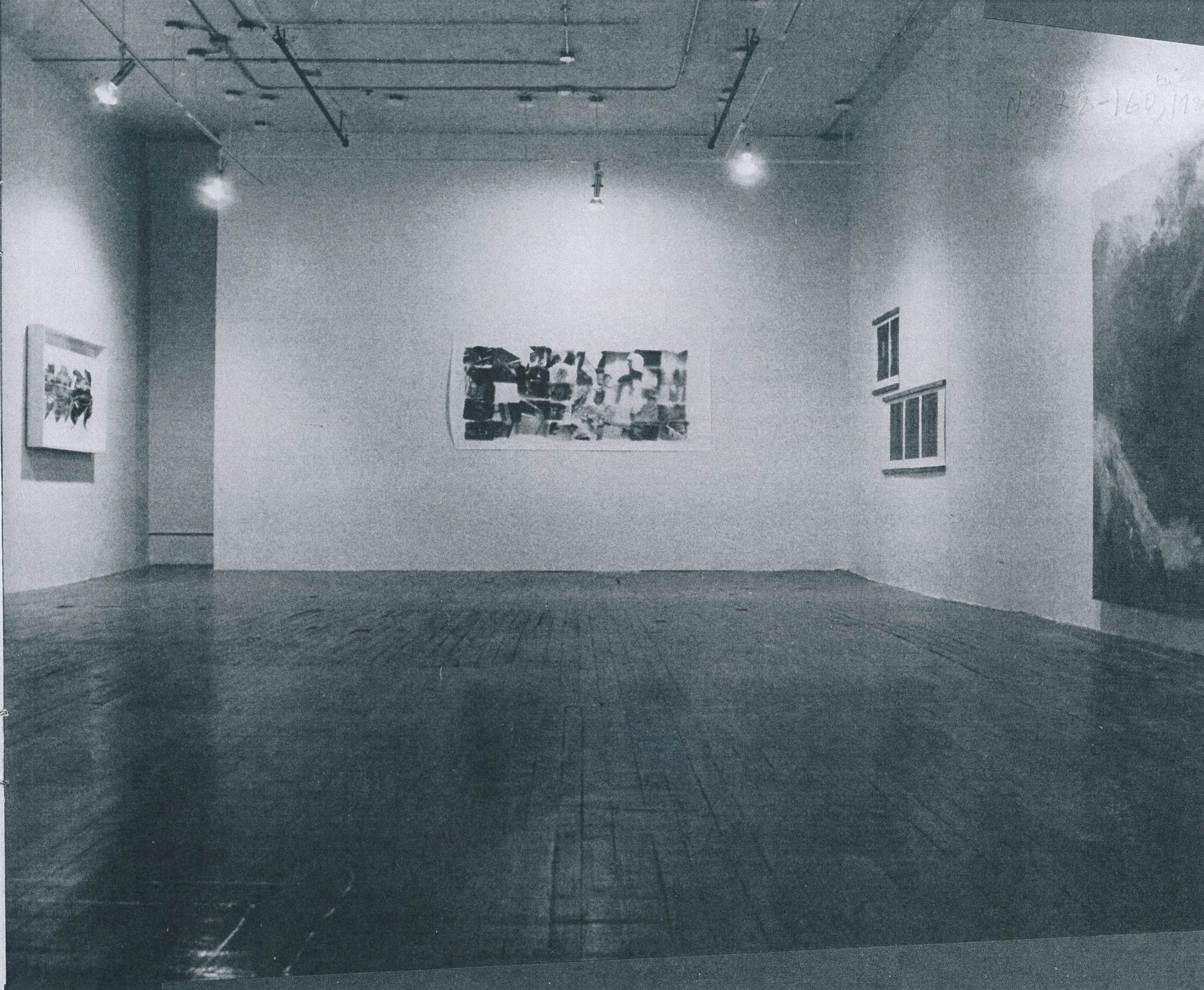 Vue de l’exposition Perdre de vue, [Skol, Montréal, 1990], photo prise dans le Livret d’exposition Skol. Programmation 1989-1990, Montréal, PAJE Éditeur, 1991.